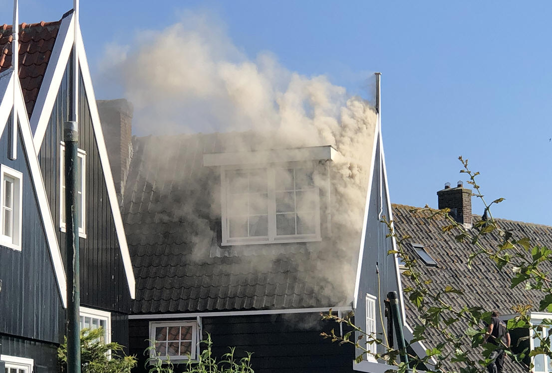 Woningbrand aan de Oostzai op de Kerkbuurt