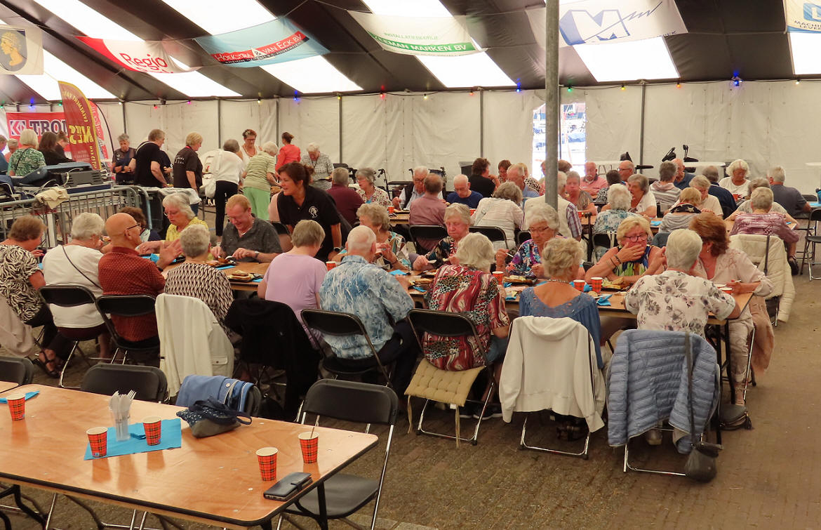 Open Lunchtafel &amp; Kienen groot succes tijdens de Marker Havenfeesten