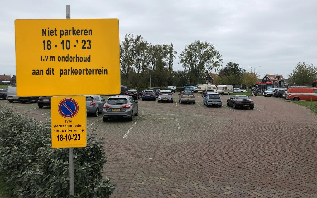 Onkruidbestrijding parkeerterrein Marken