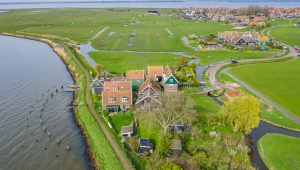 Eilandraad Marken viert zilveren jubileum in dorpshuis Het Trefpunt